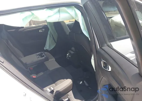 2025 Volvo Xc40 B5 Plus Dark Theme z USA, uszkodzony, nr VIN YV4L12UC9S2582694